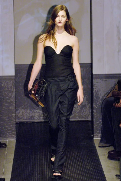 Look 16